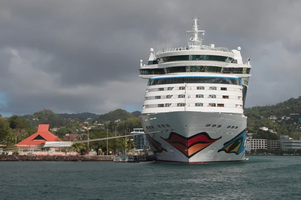 Сruise liner in Port Castries. Saint Lucia — Stock Photo, Image