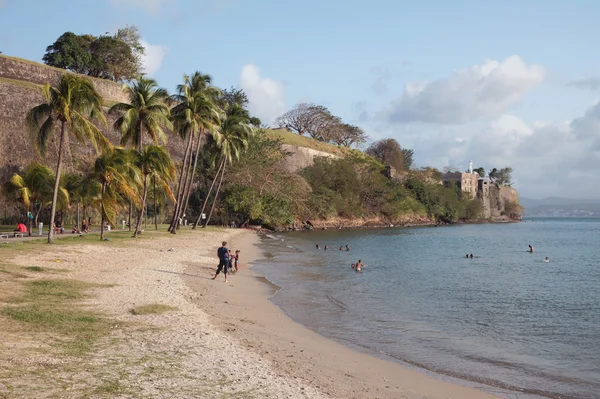 Praia da cidade. Fort-de-France, Martinica — Fotografia de Stock