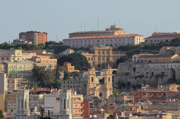 Cidade na colina. Cagliari, Sardenha — Fotografia de Stock