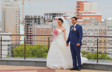 Evlilik çift şehir yapım aşamasında karşı