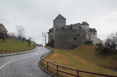 Yol ve kale. Vaduz, Lihtenştayn