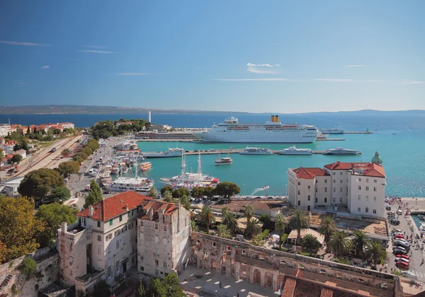 城市和在地中海的港口。克罗地亚斯普利特 — 图库照片
