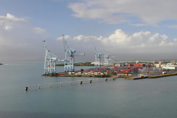 海上货运港口。普安特一皮特，瓜德罗普岛 — 图库照片