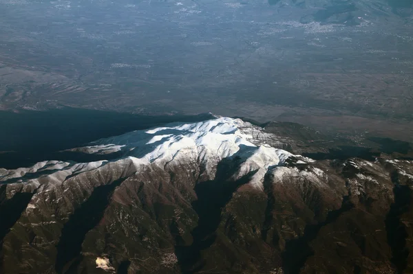 Vista della cima innevata dall'alto. Appennino, Italia — Foto Stock