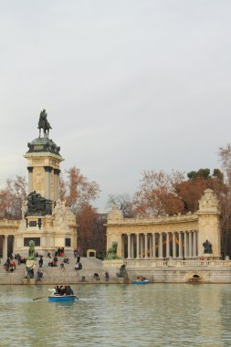 Alphonso XII anıt, Retiro park. Madrid, İspanya