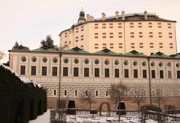 Ambrasský palác (Schloss Ambras). Innsbruck, Rakousko — Stock fotografie