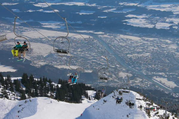 Een lift. Skigebied, Innsbruck, Oostenrijk — Stockfoto