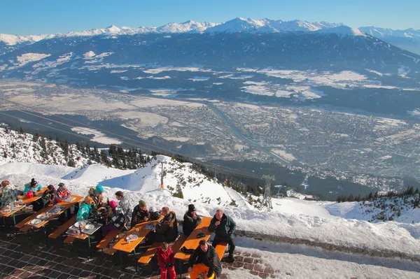 Cafe im Skigebiet. Innsbruck, Österreich — Stockfoto