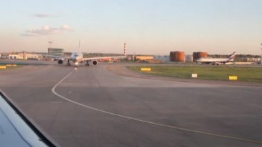 Uçakların kalkış Havaalanı'nda için bekleme listesi