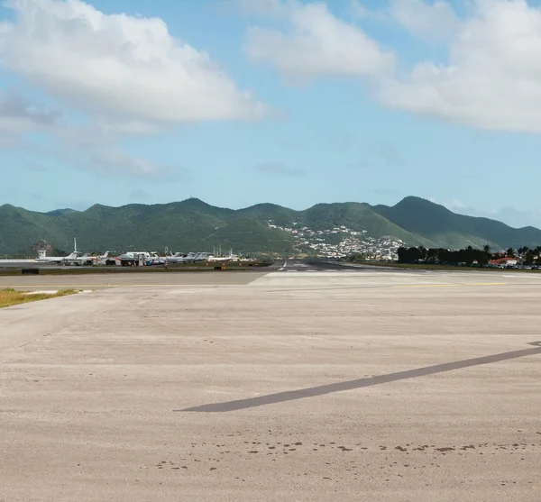 Pista en el aeropuerto. Philipsburg, Saint-Martin — Foto de Stock