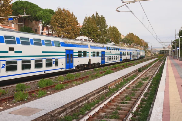 Moderna persontåg. Italien — Stockfoto