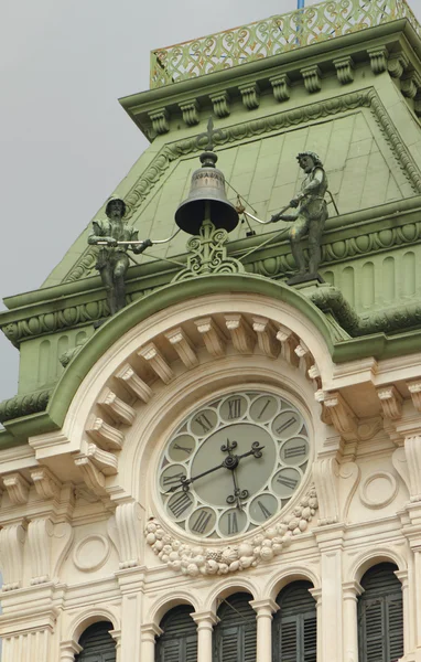 Hodin v obci věž. Trieste, Itálie — Stock fotografie