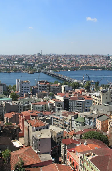 Istanbul, Turkey. Gulf Gold Horn, Ataturk Bridge in Unkapany — Stock Photo, Image