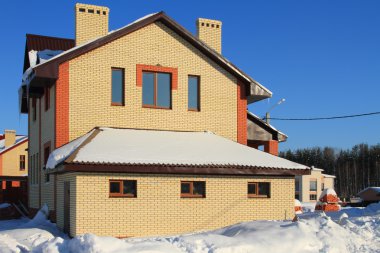 Düşük ülke inşaat. Yazlık tuğla dan
