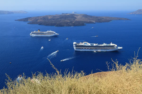 Cruceros en la incursión de Fira. Santorini, Grecia — Foto de Stock
