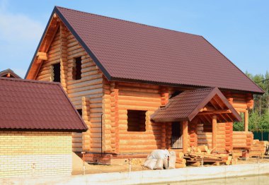 Yazlık, yuvarlak bir günlükten felling