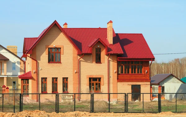 Düşük ülke inşaat. Yazlık tuğla dan