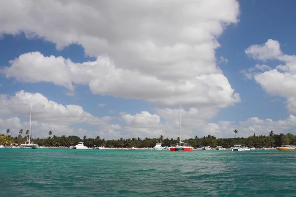 Puerto de la bahía para yates. Bayaibe, República Dominicana — Foto de Stock