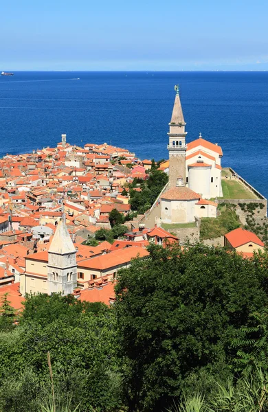 Şehir, Tapınak, deniz. Piran, Slovenya — Stok fotoğraf