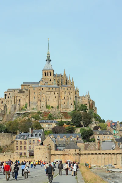Ortaçağ Kalesi giden yol. San Michel, Fransa — Stok fotoğraf