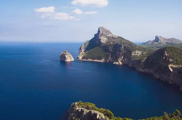 海と岩の海岸。岬フォーメントー, マヨルカ島, スペイン — ストック写真