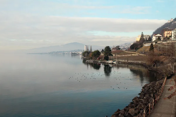 Ženevské jezero v lednu. Veito Chillon, Švýcarsko — Stock fotografie