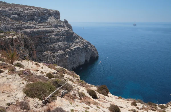Kayalık sahil Blue Grotto yakınındaki. Malta — Stok fotoğraf