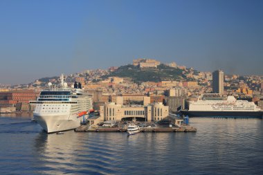 Akdeniz şehirde terminal cruise. Napoli, İtalya