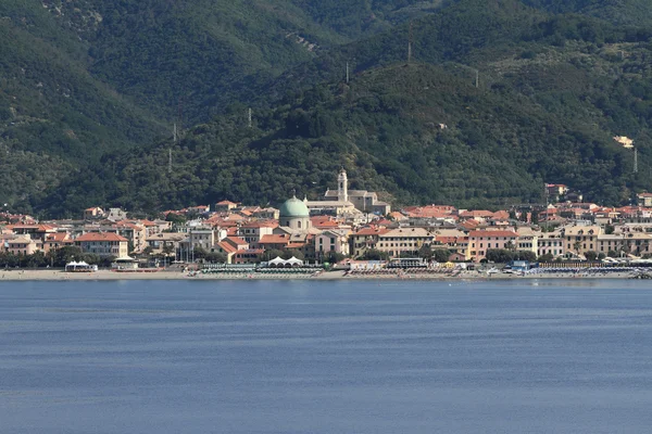 Resort på Medelhavskusten. Albissola-Marina, Savona, Italien — Stockfoto