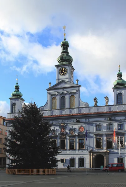 Spar-kerstboom, stadhuis. Ceske Budejovice, Tsjechië — Stockfoto
