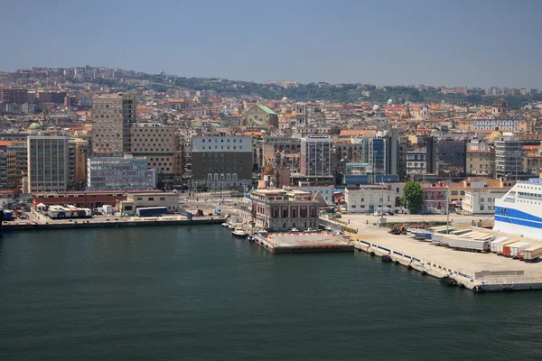 Hamnstad vid Medelhavet. Neapel, Italien — Stockfoto