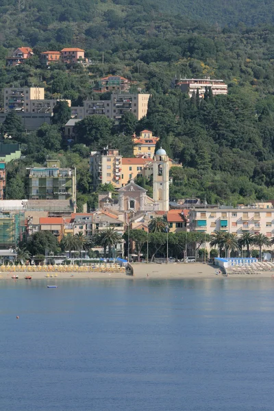 Resort mediterrânico. Albissola-Marina, Savona, Itália — Fotografia de Stock