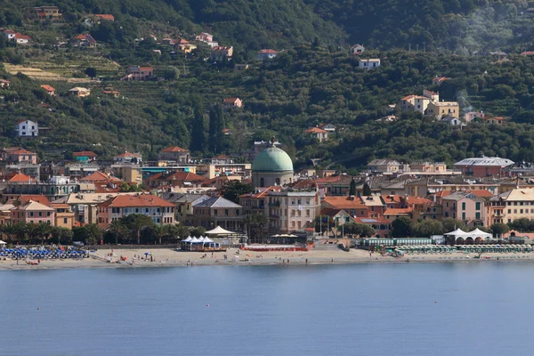 Resort på havets kust. Albissola-Marina, Savona, Italien — Stockfoto