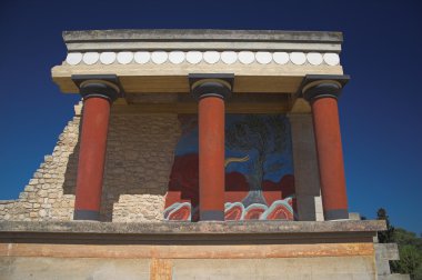 Bina sütunlarla kalır. Knoss, Crete, Yunanistan
