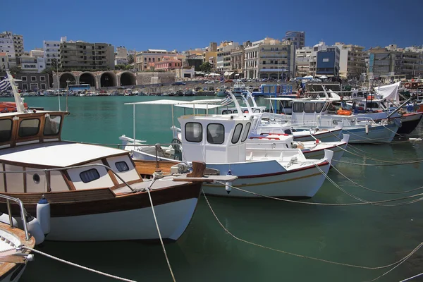 Porto veneziano e cidade mediterrânea. Iraklion, Creta, Grécia — Fotografia de Stock