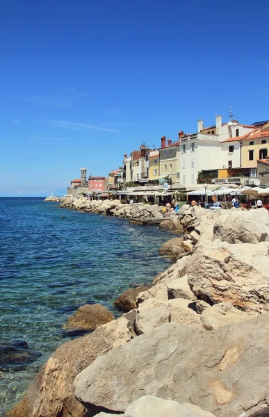 Şehir Adriyatik Denizi üzerinde çıkabilir. Piran, Slovenya — Stok fotoğraf