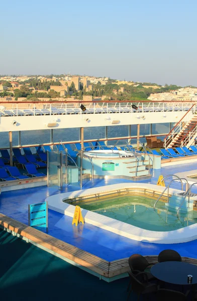 Dek van cruise liner. Rhodes, Griekenland — Stockfoto
