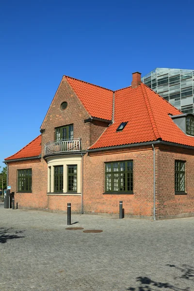 Hus med tegeltak. Köpenhamn, Danmark — Stockfoto