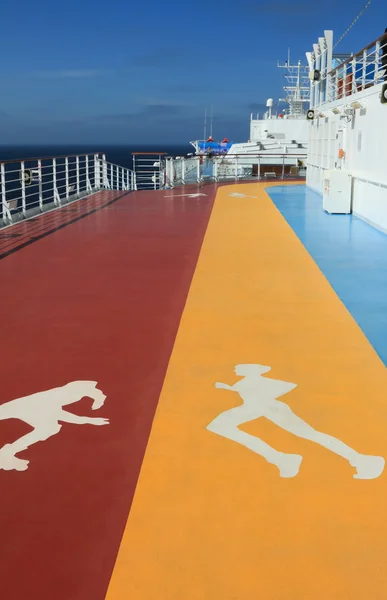 Rennstrecke an Deck des Kreuzfahrtschiffes — Stockfoto