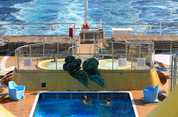 Pool and jacuzzi on cruise liner — Stock Photo, Image
