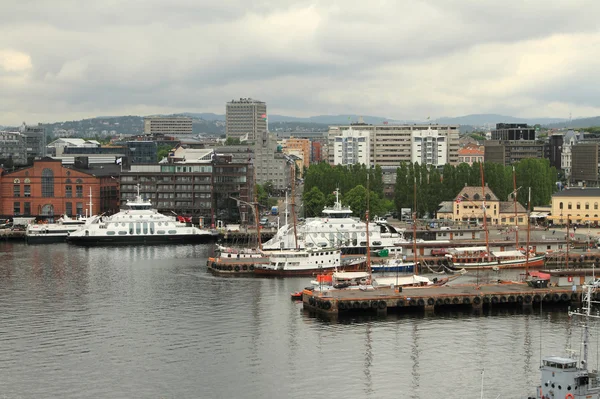 Puerto, Akerbrygge Embankment. Oslo, Noruega —  Fotos de Stock