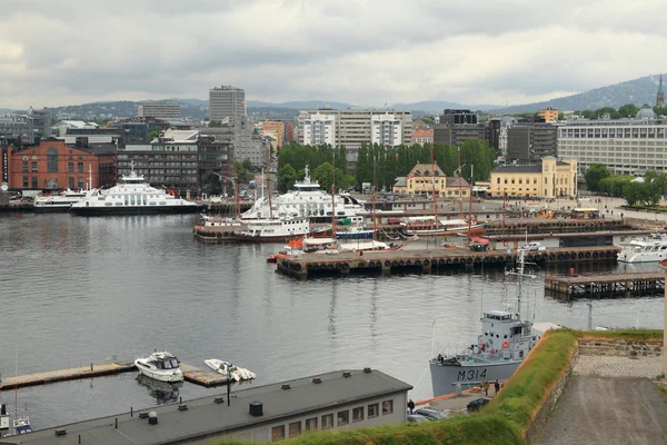 Norway, Oslo. Seaport and city, Akerbrygge Embankment — Stock Photo, Image