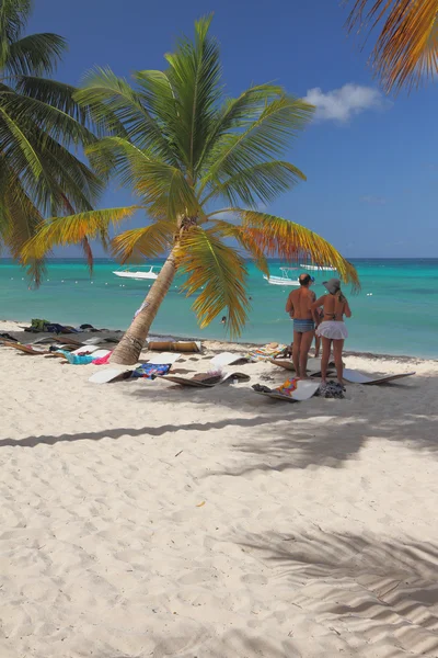 Playa en el mar Caribe. Isla Saona, La Romana, Dominicana —  Fotos de Stock