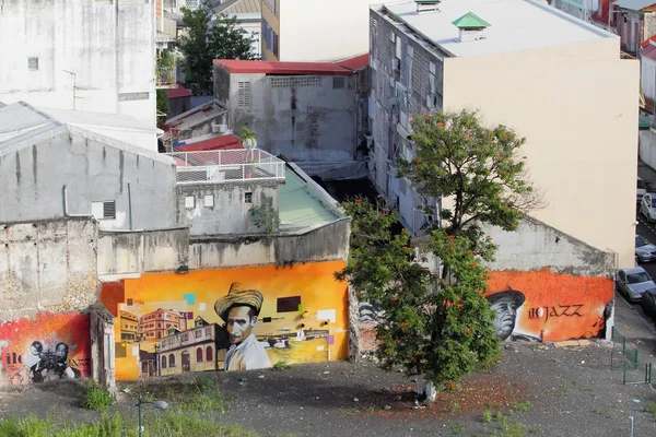 Casas de graffiti en la pared. Pointe-a-Pitre, Guadalupe — Foto de Stock