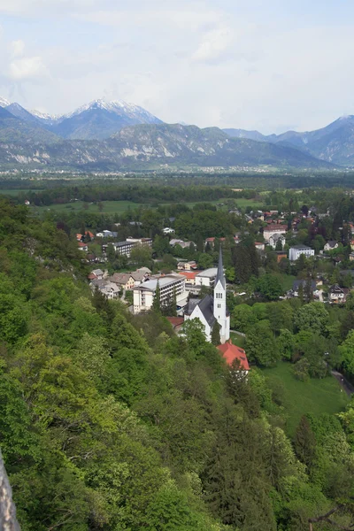 Pequena cidade turística nos Alpes. Bled, Eslovénia — Fotografia de Stock