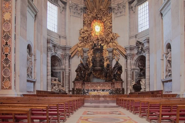 Centralnej absydy, St. Peter's krzesło, Bazyliki Świętego Piotra. Watykanu, Rzym, Włochy — Zdjęcie stockowe