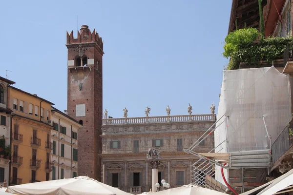 Gardello tower and Maffei palace. Verona, Italy — Stock Photo, Image