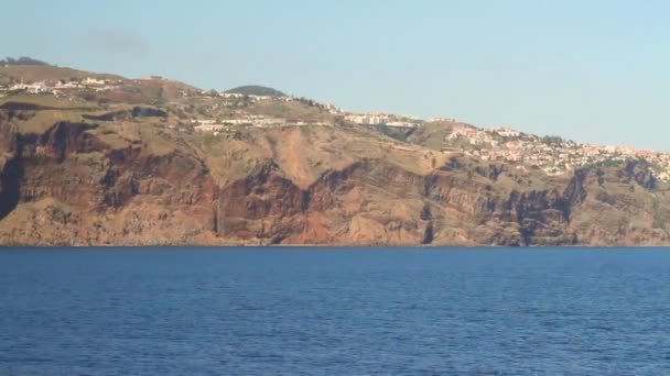 Costa de isla volcánica. Funchal, Madeira, Portugal — Vídeo de stock