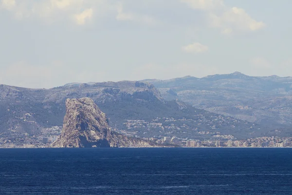 Rock and city on Mediterranean coast. Calp, Spain — Stock Photo, Image