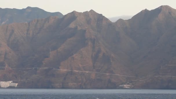 Macizo en la costa del mar. Tenerife, España — Vídeos de Stock